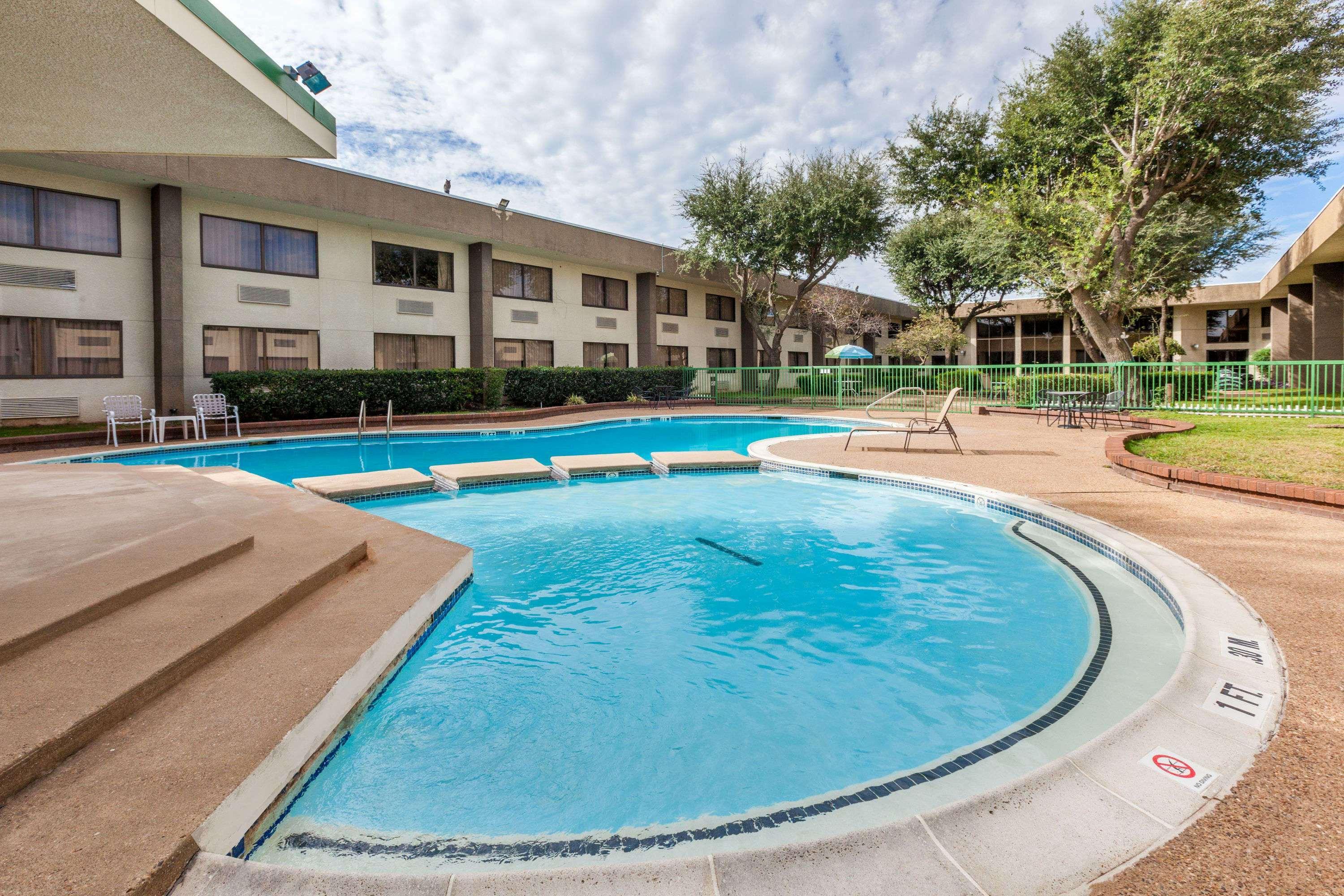 Days Inn By Wyndham Sherman Εξωτερικό φωτογραφία